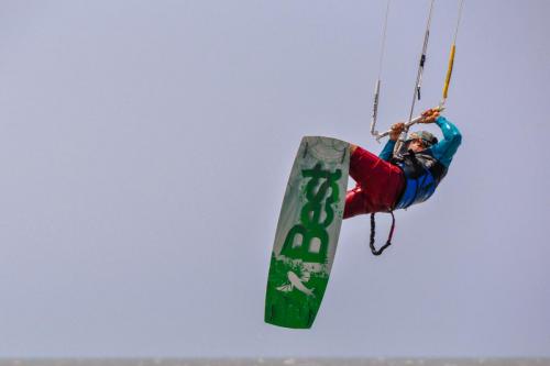 navegando -entrenamiento de kitesurfing Caratagena - Colombia